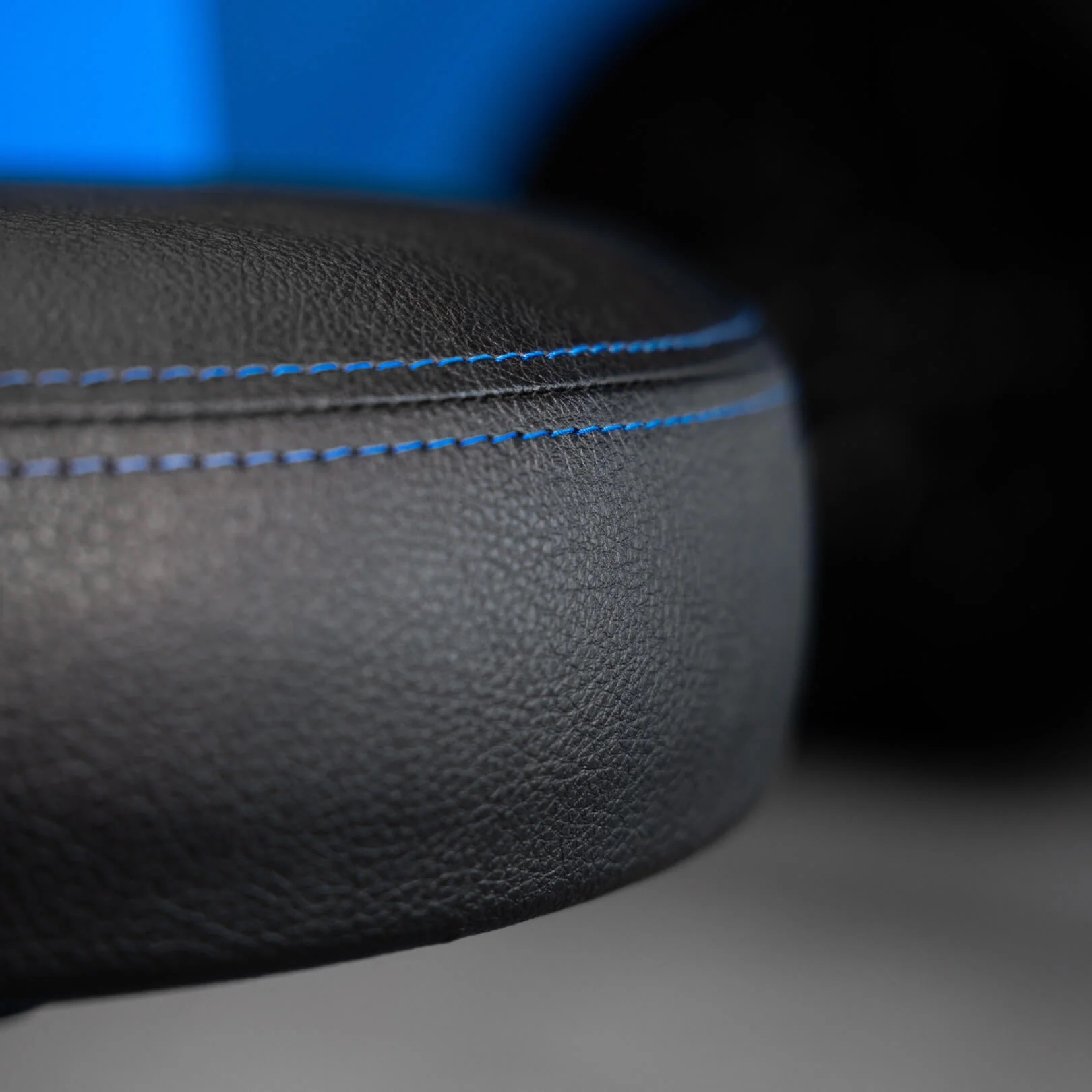 FORD MUSTANG® - GRABBER BLUE (ELEVATED) - Image 10