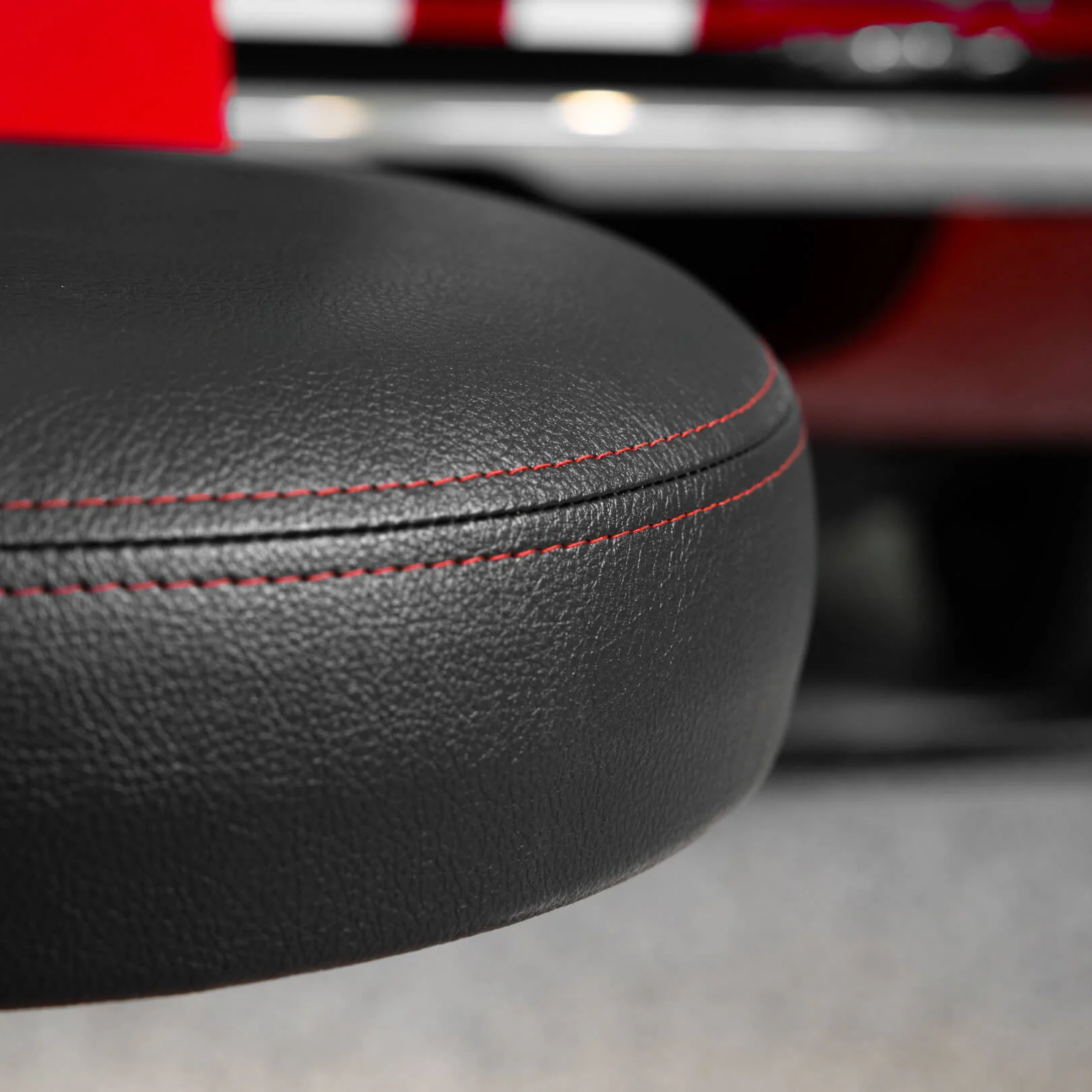 FORD MUSTANG® - RACE RED - Image 11